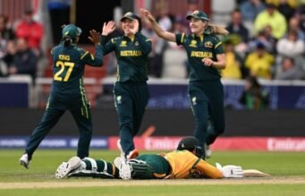 Pemintal Australia menahan Proteas Women saat tim Mandla Mashimbyi kalah