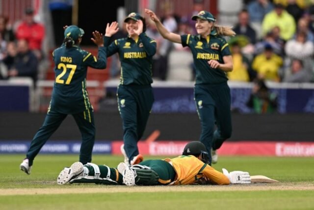Pemintal Australia menahan Proteas Women saat tim Mandla Mashimbyi kalah
