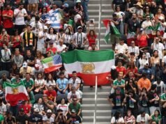 Penggemar Meksiko berkumpul mendukung Iran di Los Angeles setelah visa dan drama perjalanan
