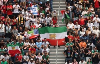 Penggemar Meksiko berkumpul mendukung Iran di Los Angeles setelah visa dan drama perjalanan