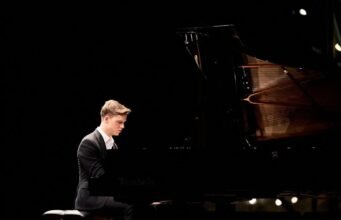 Pertunjukan penggalangan dana Isaac van der Merwe untuk menyelamatkan Baxter Concert Hall di Cape Town