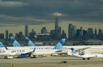 Pesawat United terlalu lambat dan terlalu rendah dalam kecelakaan pendaratan di Newark: NPR