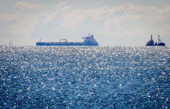 Prancis menyita kapal tanker minyak milik Rusia yang terkait dengan taipan Iran