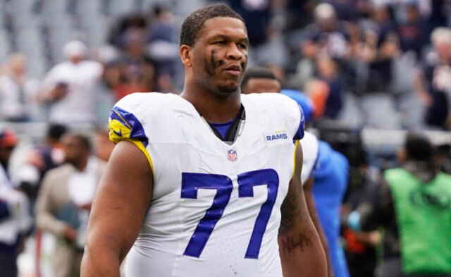 Rams LT Alaric Jackson ditangkap karena pengisian baterai domestik