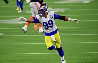 Rams dilaporkan menyambut baik non-pensiun Aaron Donald