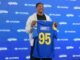 Rams mengerjakan ulang kontrak Myles Garrett