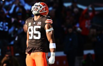 Rams tidak berencana menyesuaikan kontrak Myles Garrett