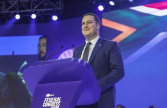 Reaksi dalam Aliansi Demokratik Afrika Selatan setelah perombakan pemimpin baru