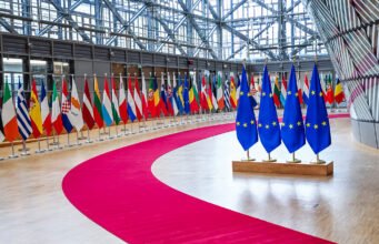 Ringkasan – Bisikan Cina di Brussel