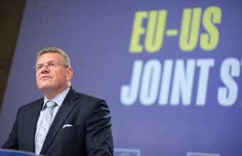 Ringkasan – Parlemen menyetujui perjanjian perdagangan UE-AS