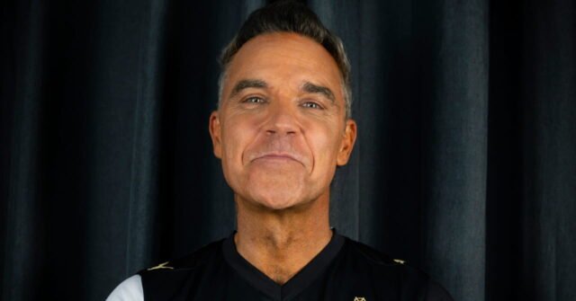 Robbie Williams menjelaskan kesepakatan kaos Port Vale: 'Sungguh luar biasa'