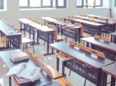 Ruang kelas di Khartoum tanpa guru