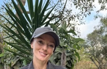 Sarah Barratt dinobatkan sebagai Safari Guide of the Year 2026, menginspirasi generasi pemandu wanita berikutnya