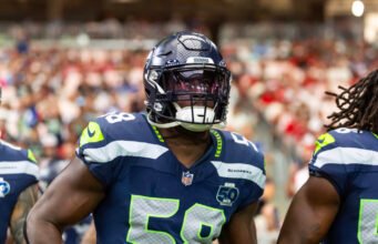 Seahawks dan Derick Hall menyetujui perpanjangan