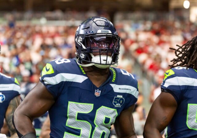 Seahawks dan Derick Hall menyetujui perpanjangan