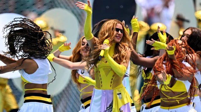 Shakira dan Burna Boy memeriahkan upacara pembukaan Piala Dunia 2026