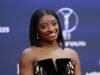Simone Biles mengingatkan semua orang bahwa dia adalah manusia setelah selamat dari krisis kesehatan yang sangat mengerikan