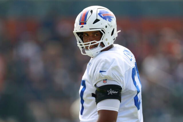 Tagihan memindahkan Travis Clayton ke DL
