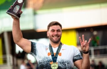 Tembakan rekor sekolah JL Van Rensburg menempatkan runner-up di Kejuaraan NCAA