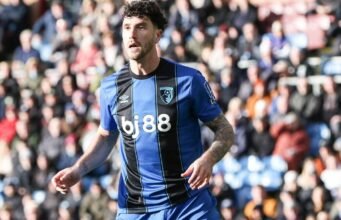 Tottenham merekrut bek Senesi dari Bournemouth
