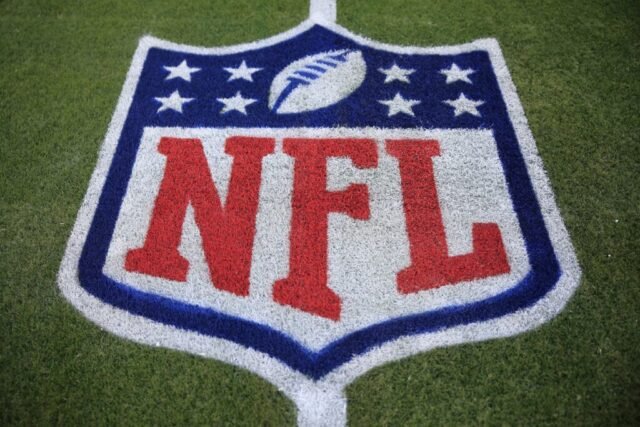 Transaksi Kecil NFL: 06/08/26