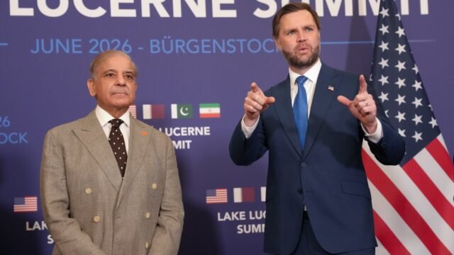 Trump mengancam untuk 'menghantam Iran dengan sangat keras lagi' sementara