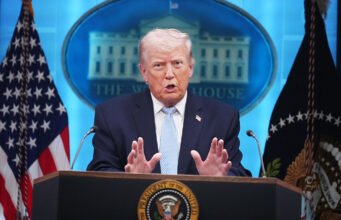 Trump mengatakan Hormuz akan dibuka kembali setelah menandatangani perjanjian perdamaian Iran pada hari Jumat