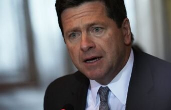 Trump menunjuk Jay Clayton sebagai direktur intelijen nasional: NPR