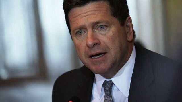 Trump menunjuk Jay Clayton sebagai direktur intelijen nasional: NPR