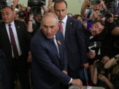 Warga Armenia memberikan suara dalam pemilihan umum yang diawasi ketat oleh Rusia dan Barat: NPR