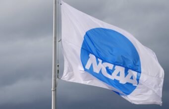 Wisconsin mempekerjakan mantan manajer Colts Maroko Brown sebagai manajer umum