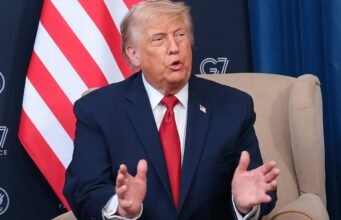 kesepakatan Iran; Jay Clayton; Peringkat Persetujuan Trump: NPR