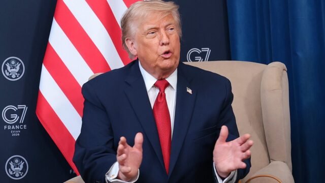 kesepakatan Iran; Jay Clayton; Peringkat Persetujuan Trump: NPR