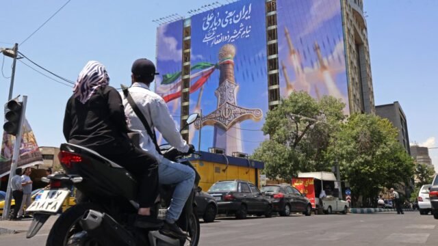 serangan udara AS-Iran; Tingkat inflasi; Piala Dunia: NPR