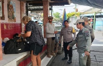 Agen Bali membantu turis Australia menemukan wisma tradisional setelah menolak menginap di hotel