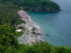 Temukan pantai tersembunyi dan tempat selancar di Bali